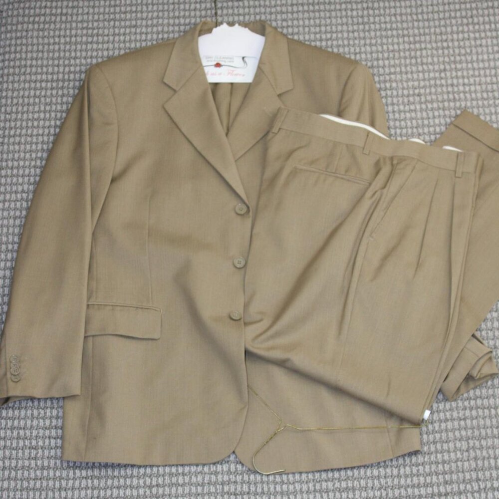 Tan Vinci vintage 2 piece designer suit #designer #suit #vintage #luxurysuit